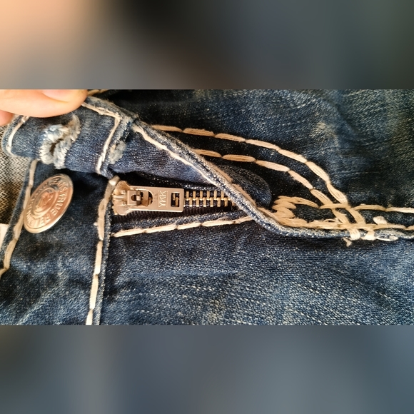 True Religion - Picture 5 of 15